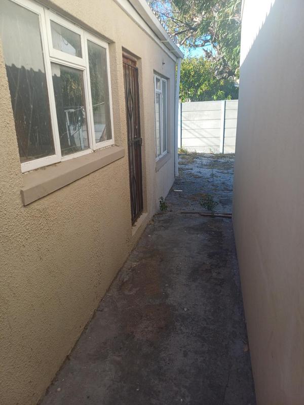 2 Bedroom Property for Sale in Grassy Park Western Cape
